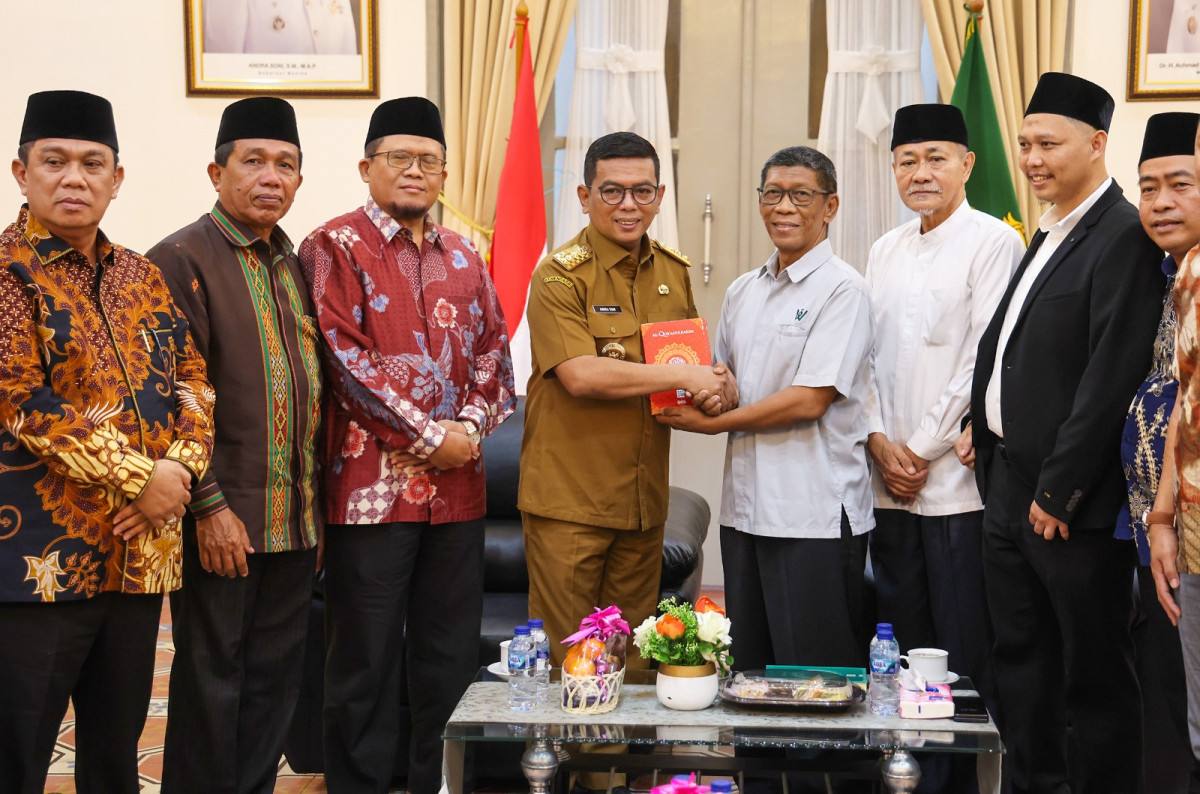 Gubernur Banten terima 15.000 mushaf Al Quran disalurkan ke ponpes